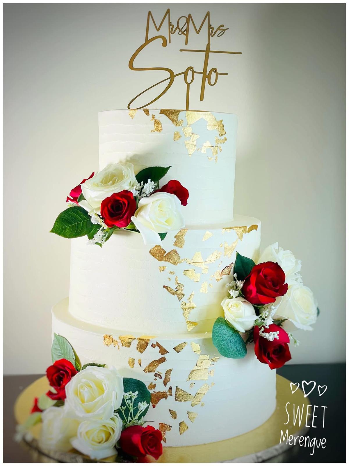 Elegant tiered Sweet Merengue cake with red roses